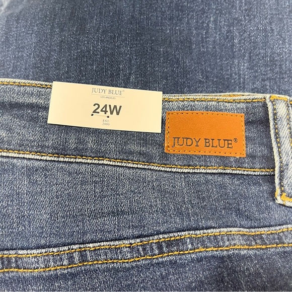 💋NWT💋 Judy Blue Cuffed Destroyed Slim Fit Jeans  Plus Size 24W - Picture 10 of 12